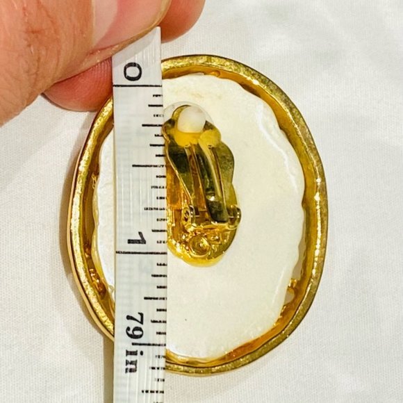 Extravagant and extraordinary VINTAGE clips earrings with shell - Picture 5 of 6